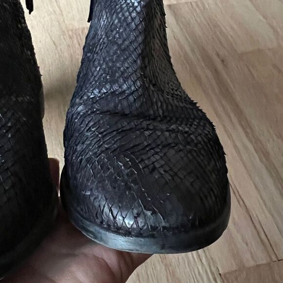 Stuart Weitzman‎ black snake skin flat chelsea boot zip side 7.5M made in spain - Picture 9 of 13